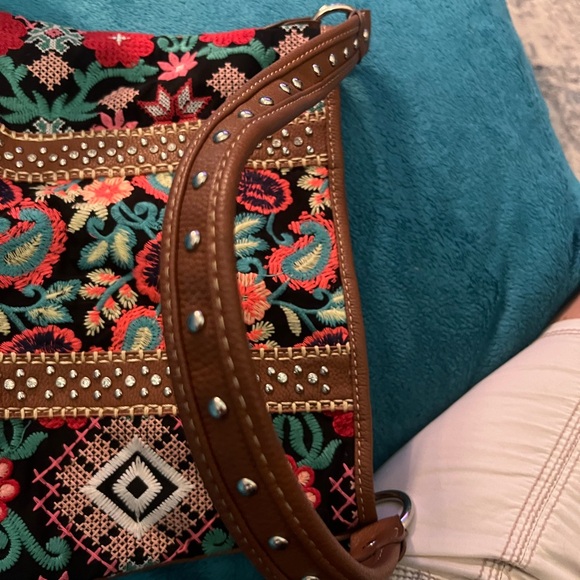 Montana West Embroidered Handbag - Picture 14 of 15